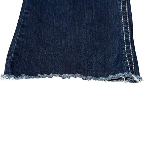 Wallflower Women’s 34x28 Luscious Curvy Fit Bootcut Jeans Raw Hem Dark Wash - Picture 7 of 8